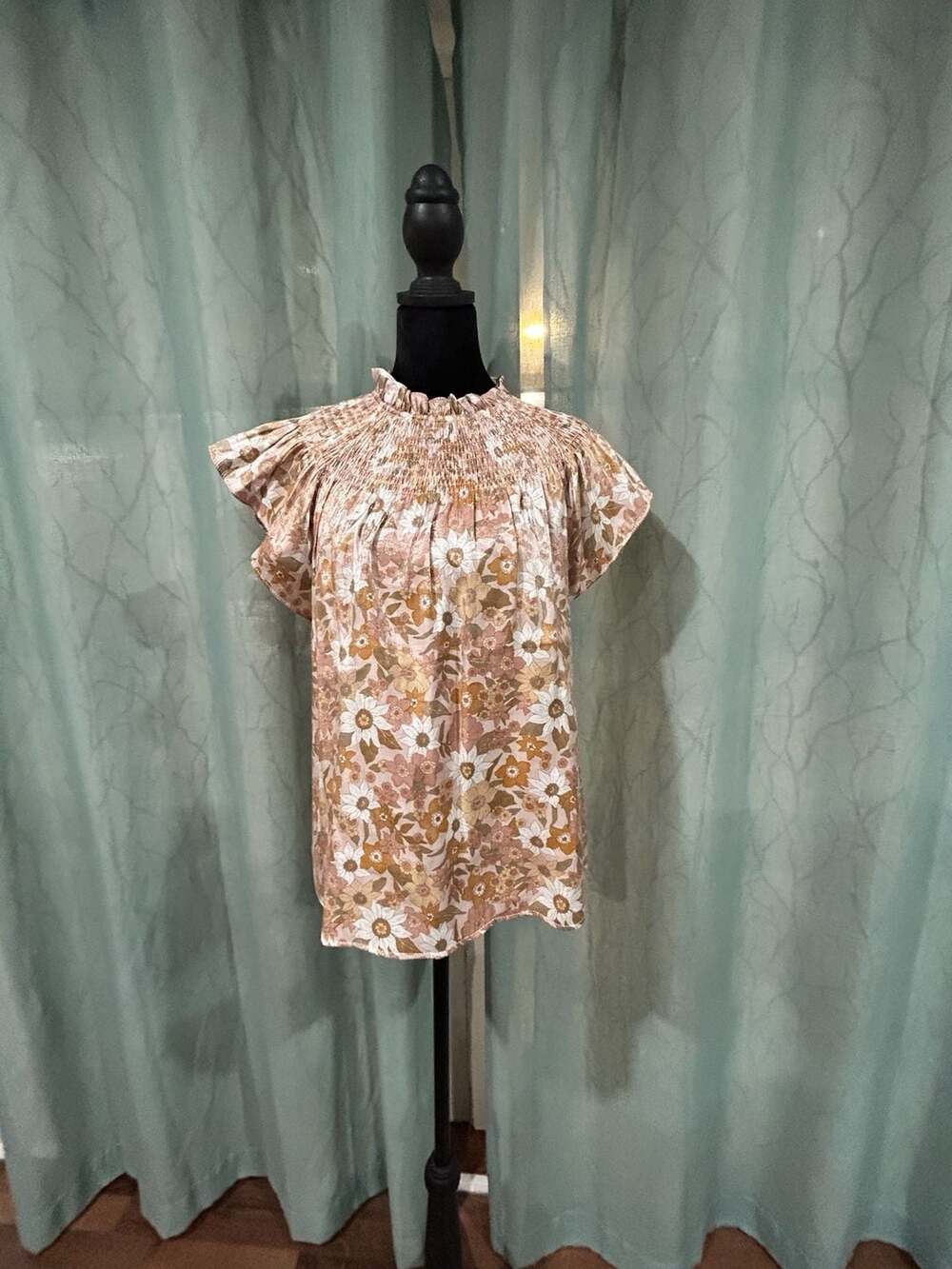 Moodie Women's Pink and Gold Floral Metallic Smocked Short Sleeve Blouse Size M